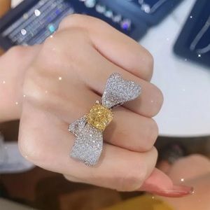 Bow with a yellow gemstone ring